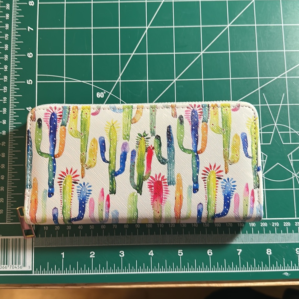 ✨🌵Brand New Cactus Wallet ✨🌵 - Picture 2 of 4